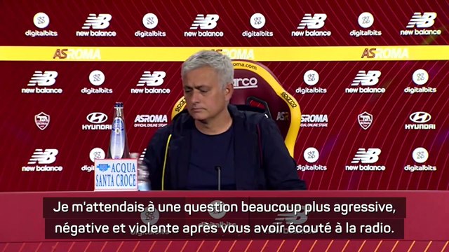 Mourinho agresse un journaliste en conférence de presse