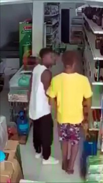 Ce voleur a oublié qu'il était en short... oups