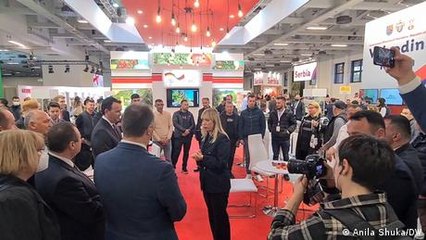 Ukrainian fruit producers prop up war-torn economy