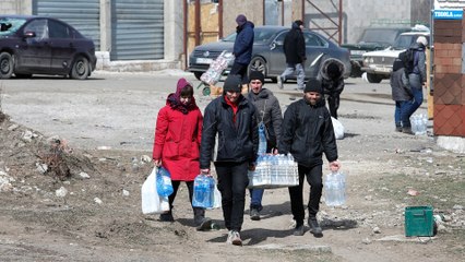 下载视频: انقطاع الماء والغاز والكهرباء.. مدينة ماريوبول تعيش وضعا إنسانيا مأسويا