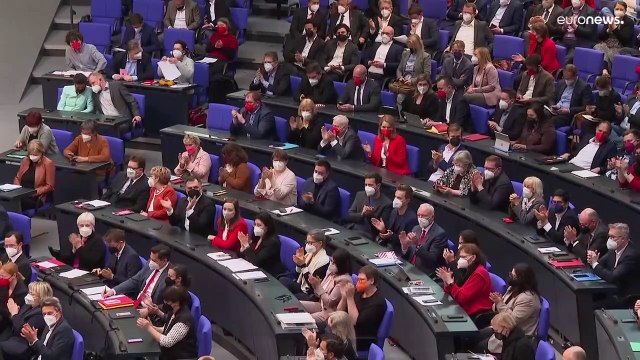 Germania: no a vaccino obbligatorio per over 60. Italia: 600.000 multe ai No Vax