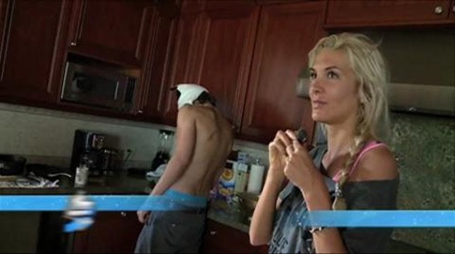 Marie stressée par son relooking (Les Anges 4)