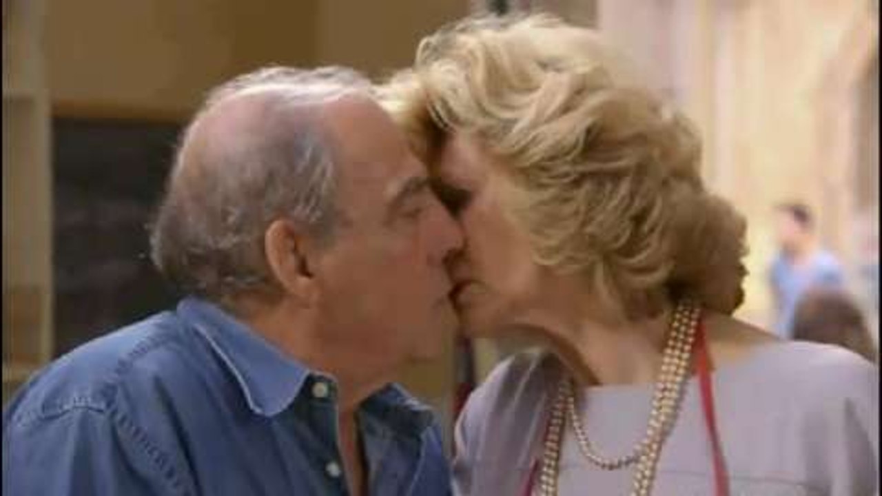 Plus belle la vie : Roland trompe Mirta !