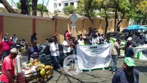 Profesionales agropecuarios realizan viacrucis en demanda a reposición de los cancelados