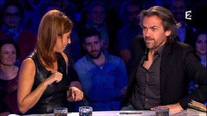 Aymeric Caron a cassé sa chaise sur le plateau d'On n'est pas couché