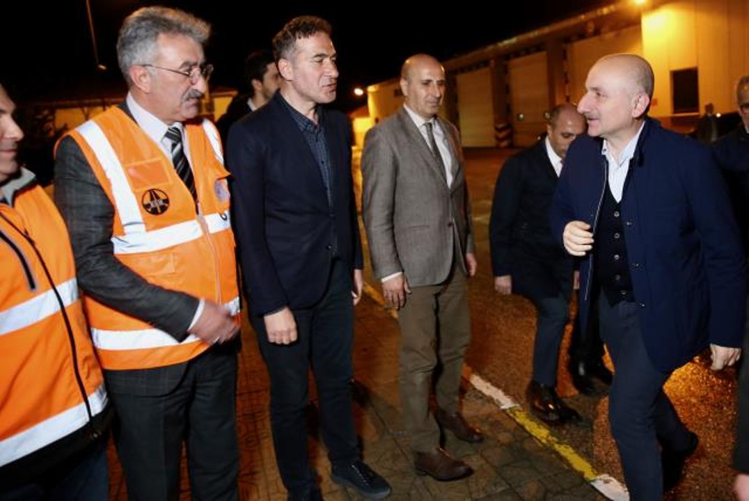 Son dakika haberi: Bakan Karaismailoğlu, Bolu Dağı'nda Karayolları işçileriyle sahur yaptı