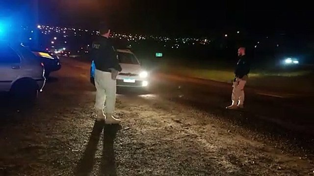 PRF faz abordagens a veículos na marginal da BR-277