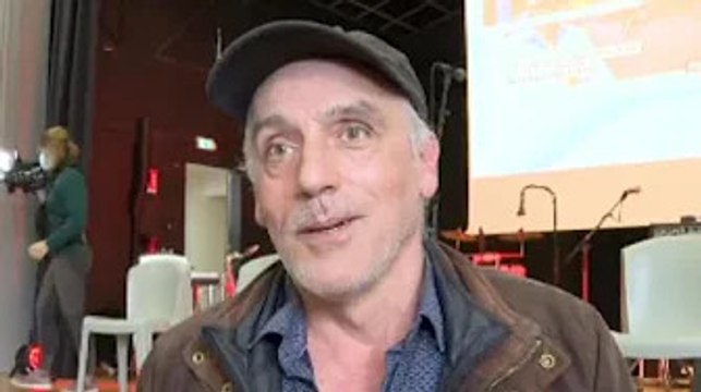 Philippe Poutou se moque de Macron qui reprend le slogan du NPA : “Nous on a beaucoup d’humour !”