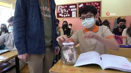 Öğrencilerin yaptığına bakkal bile şaşırdı: Para biriktirip iki ailenin veresiye defterini kapattılar