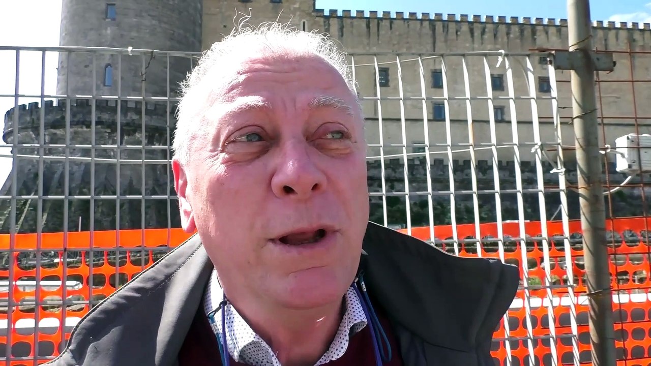 Napoli, città divisa sulla nuova piazza Municipio