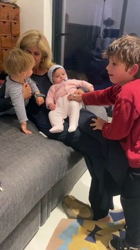 O vídeo amoroso de Bibá Pitta com os netos: Colo da avó não tem tamanho