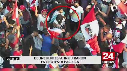 Download Video: Marcha contra Pedro Castillo: 20 efectivos policiales resultaron heridos durante protestas