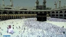 جموع المصلين بالمسجد الحرام يؤدون أول صلاة جمعة في شهر رمضان