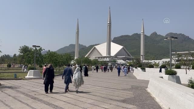 İSLAMABAD - Pakistan'da ramazanın ilk cuması eda edildi