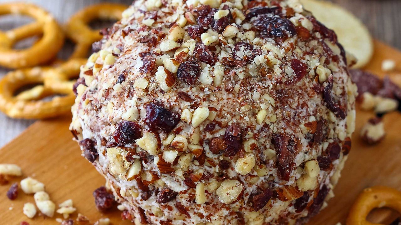 Selbstgemachter Brotaufstrich: Spinat-Artischocke-Feta-Kugel