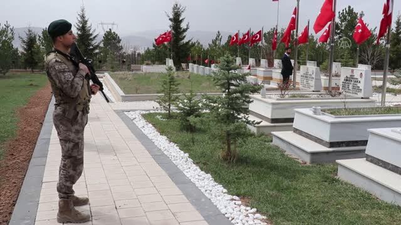 Polis Haftası'nda şehitlik ziyaret edildi