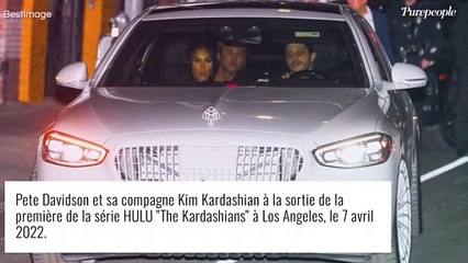 Kim Kardashian ultra moulée dans sa robe et main dans la main avec Pete Davidson : une sortie sensationnelle !