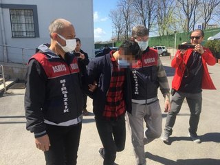 KUYUMCUDA ALTIN BOZDURAN KİŞİYİ TAKİP EDİP, ELİNDEKİ PARA DOLU POŞETİ ALARAK KAÇTI