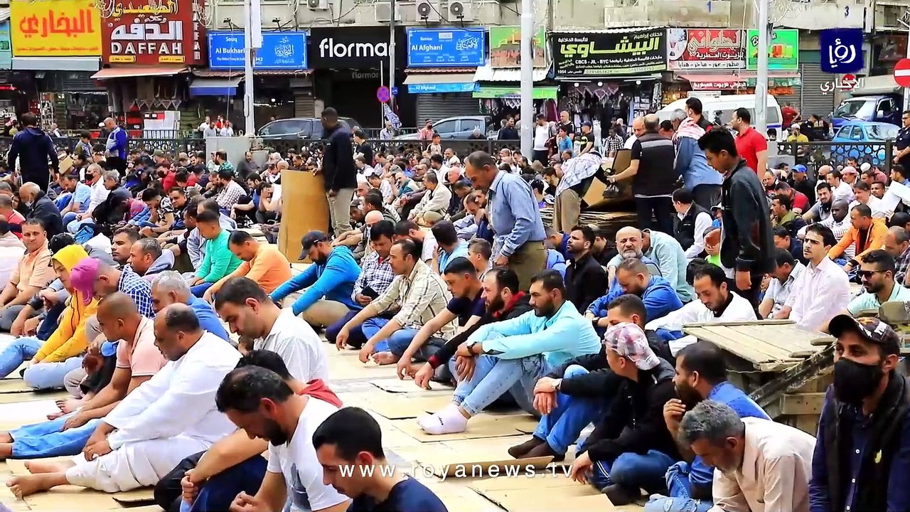 الأردنيون يؤدون صلاة الجمعة الأولى في شهر رمضان المبارك