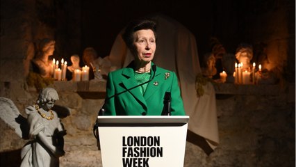 GALA VIDEO - Princesse Anne : la fille de la reine taquine celle qui l'incarne dans la série The Crown