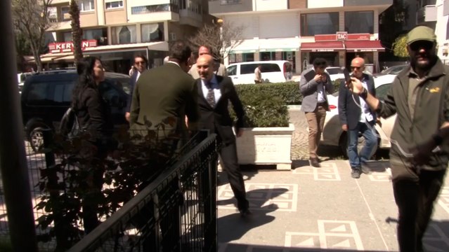 Soyer, Bergama'da dükkanları yıkılan esnafı ziyaret etti