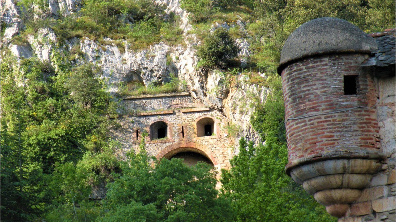Villefranche-de-Conflent : une grotte fortifiée par Vauban est à vendre