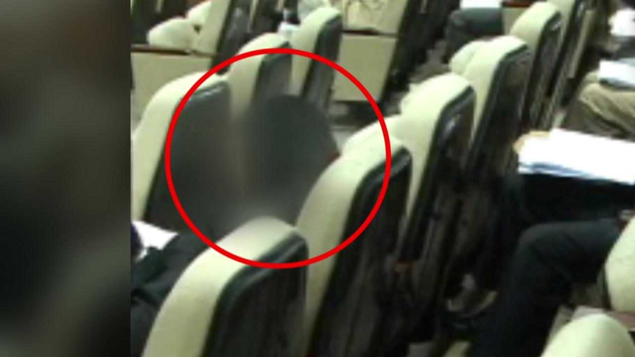 복지부 "조민 씨, 의사면허 취소 절차 착수...의전원 입학 취소에 따른 절차" / YTN