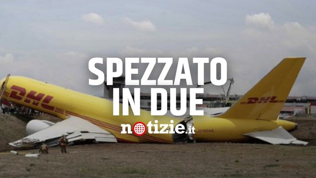 Costa Rica, aereo si spezza in due durante l'atterraggio di emergenza: le immagini del Boeing