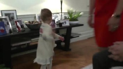 Gala.fr - Estelle de Suède décore son sapin