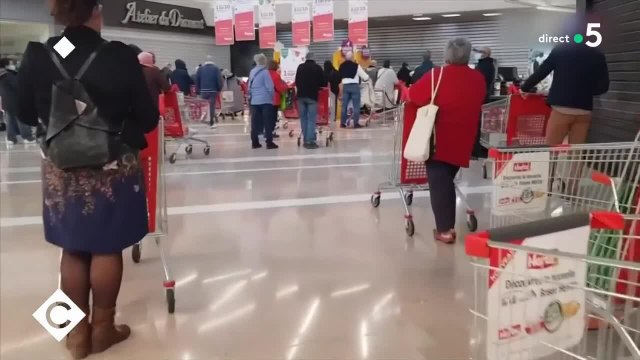 VIDÉO - François Hollande hilare… devant les images de Français qui craignent la pénurie de papier toilettes…