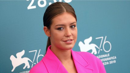 GALA VIDEO - Adèle Exarchopoulos maman solo : « J'ai l'impression de grandir en même temps que mon fils "