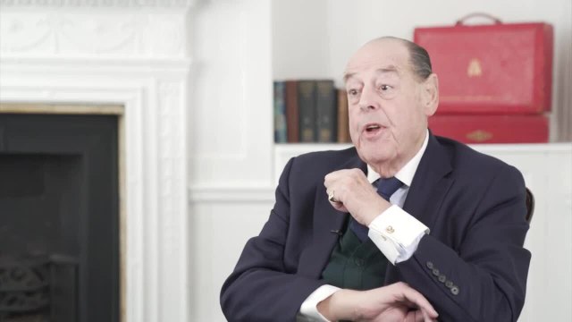 GALA VIDEO - Fichus journalistes : le prince Charles déteste les médias