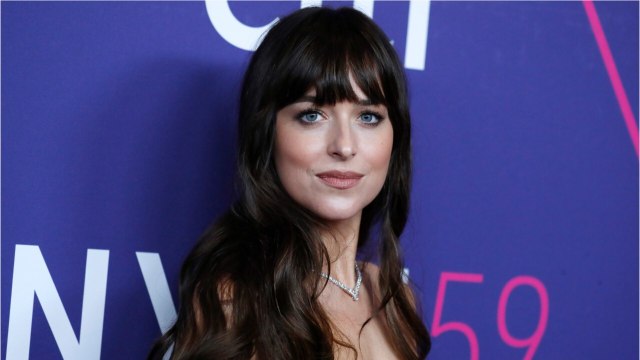 GALA VIDEO - Dakota Johnson en colère, évoque les abus sexuels « inacceptables subis par sa célèbre grand-mère.