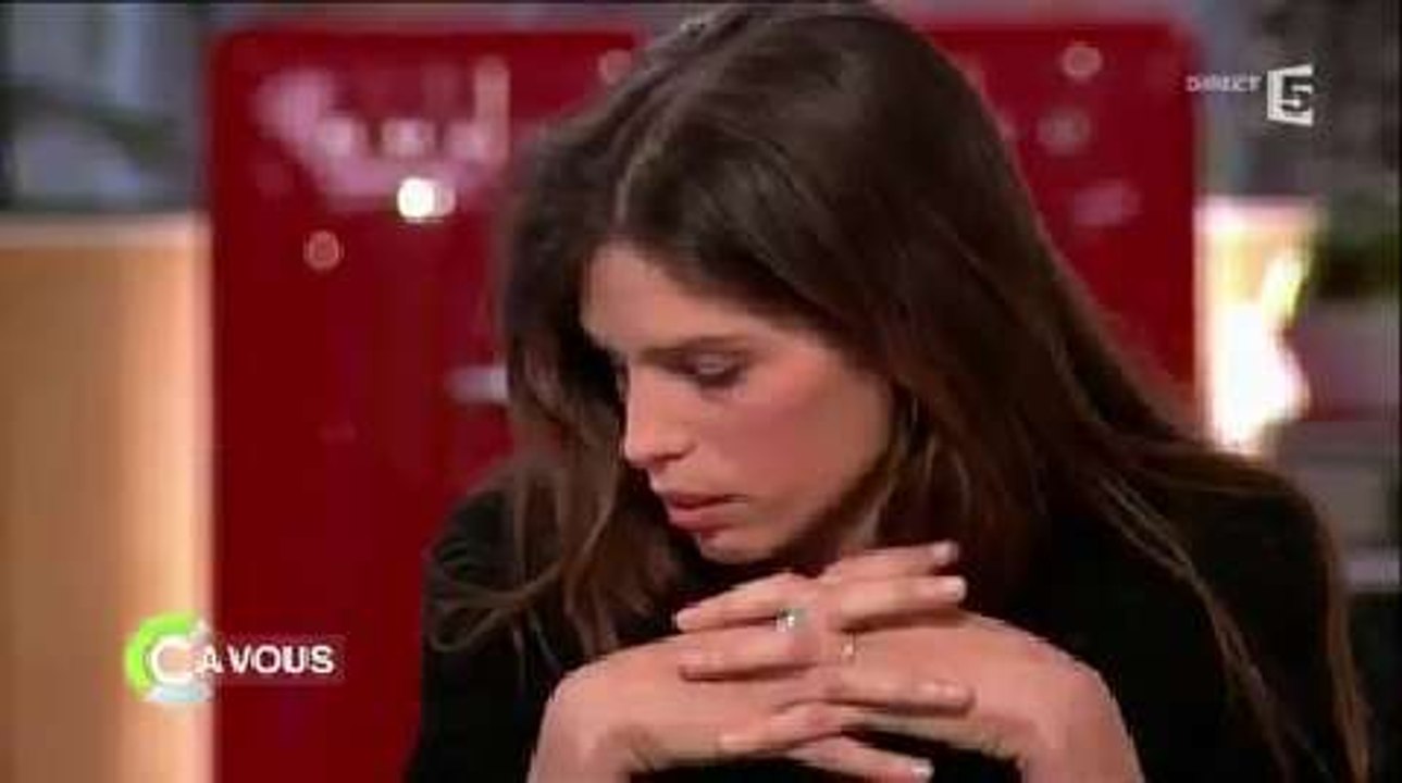 Maïwenn en pleurs dans C à vous