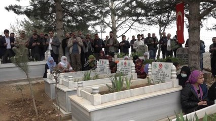 Son dakika haber... Kulp'ta şehit düşen orman işçileri, kabirleri başında dualarla anıldı