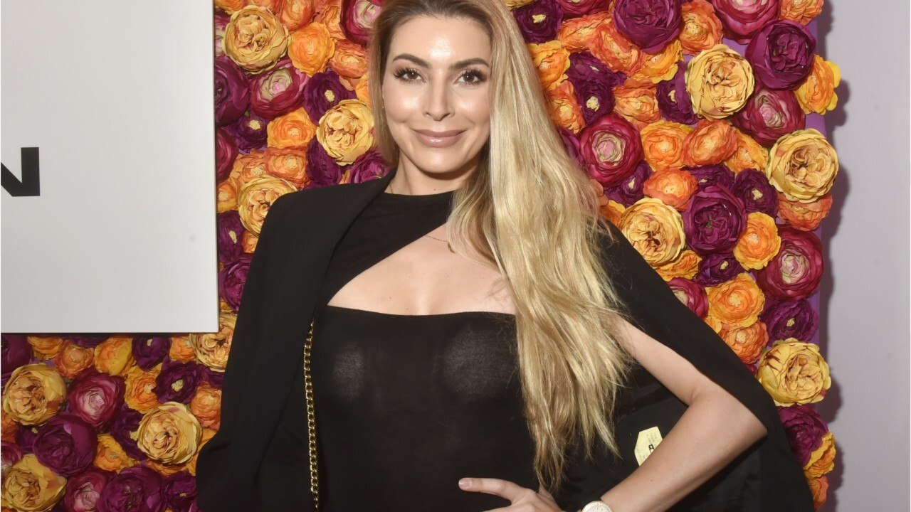 VOICI - PHOTO Candice Pascal : la danseuse de DALS pose en mini bikini et ne laisse pas les internautes insensibles