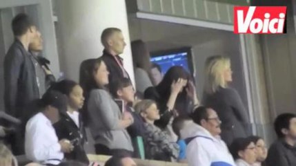 Victoria Beckham enceinte au stade avec ses enfants