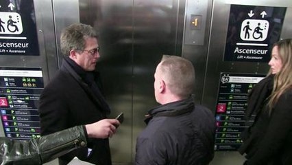 Gala.fr- Hugh Grant arrive à Paris!