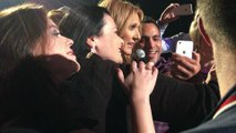 Céline Dion fait des selfies pendant son concert