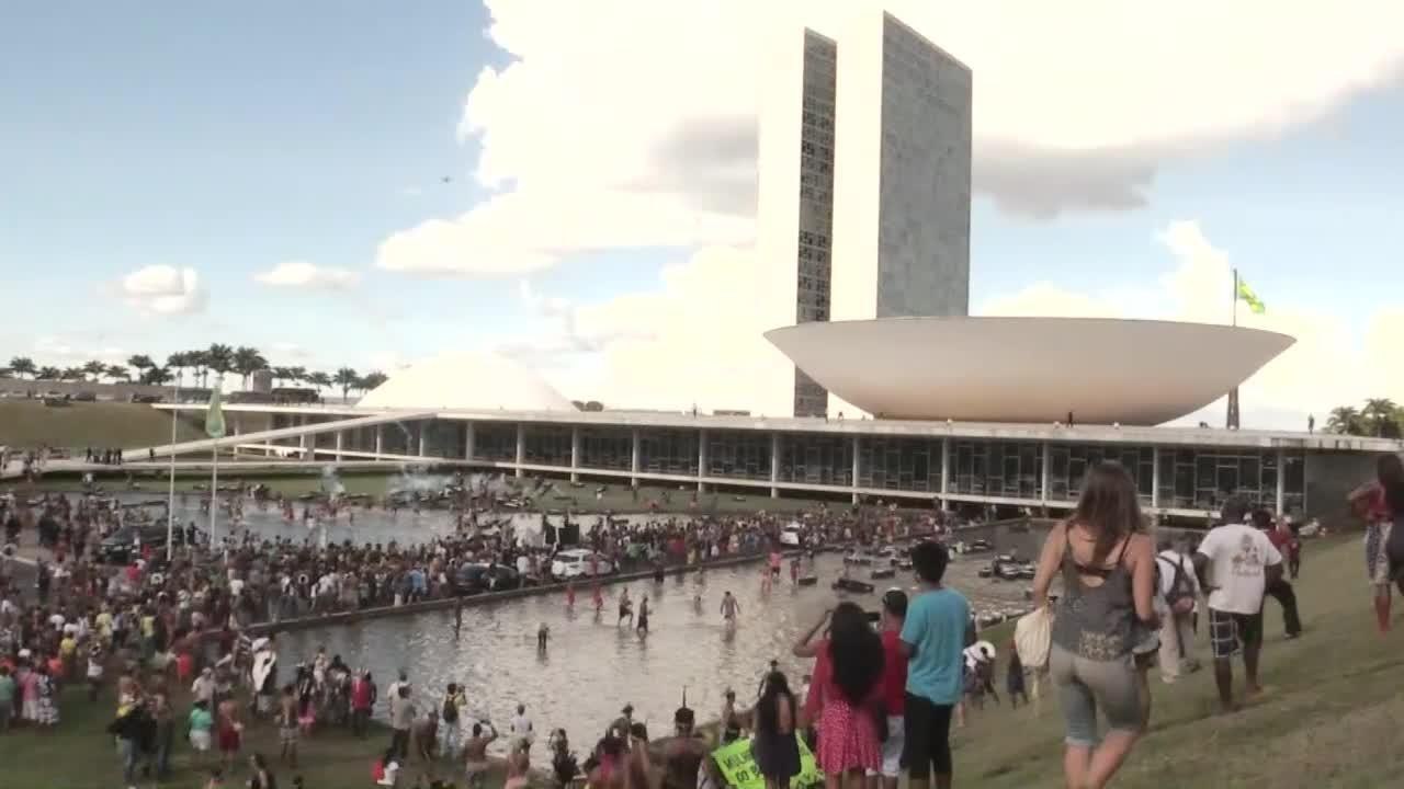 Une manifestation d'Indiens à Brasilia tourne à l'affrontement