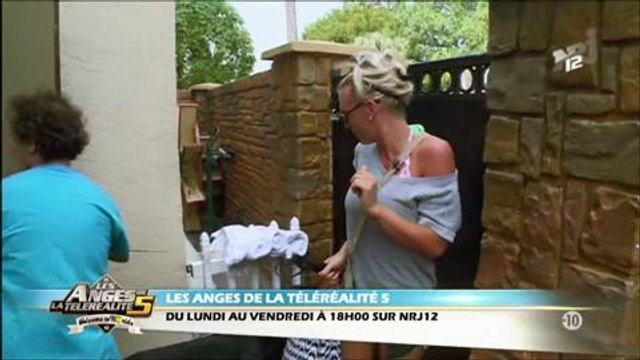 Les Anges de la téléréalité : Amélie a peur des chiens