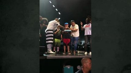 Gala.fr - Gwen Stefani fête l'anniversaire de son fils sur scène