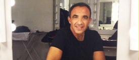 GALA VIDEO- Nikos Aliagas nous reçoit dans sa loge des NMA