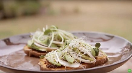 Les tartines de patate douce à l'avocat simplement !