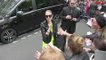 Gala.fr- Céline Dion en jaune fluo à Paris