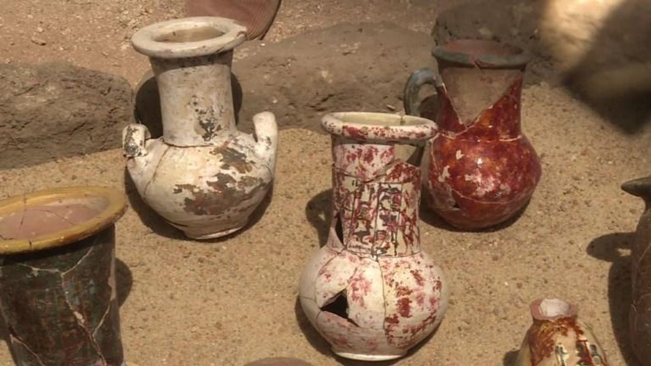 Egypte: momies et statuettes découvertes dans une tombe