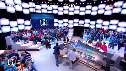 GALA VIDEO - Stéphane Guillon quitte le plateau du "Grand Journal" à l'arrivée de Cyril Hanouna