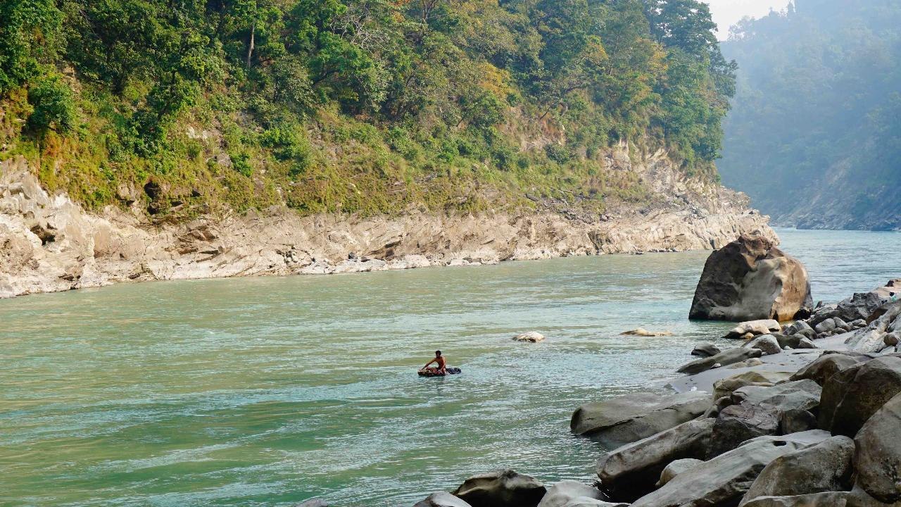 Apprendre la survie en pleine nature avec l'aventurier Eliott Schonfeld [GEO]