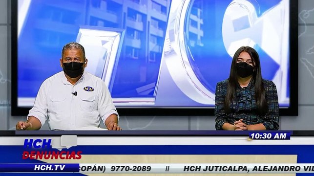 ¡Por ir rebasando! Motociclista se mete bajo camión y por poco muere aplastado