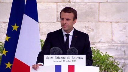 GALA VIDEO - Emmanuel Macron rend hommage au père Hamel